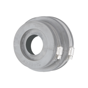 Bota pasamuro de 5". Incluye 1 orificio para cable coaxial de 1-1/4"