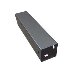 Ducto cuadrado embisagrado 6.5 x 6.5 cm, fabricado en lámina de acero al carbón, hasta 67 cables Cat6,  incluye cople con tornillería y 1 knock out por lado