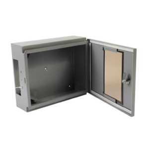 Gabinete SYSCOM GPS con Ventana al Frente para TK7100/8100.