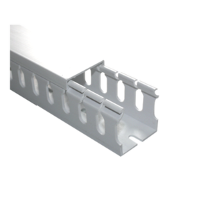 Canaleta ranurada con tapa blanca, de PVC auto extinguible, 40 x 40 x tramo 2m.